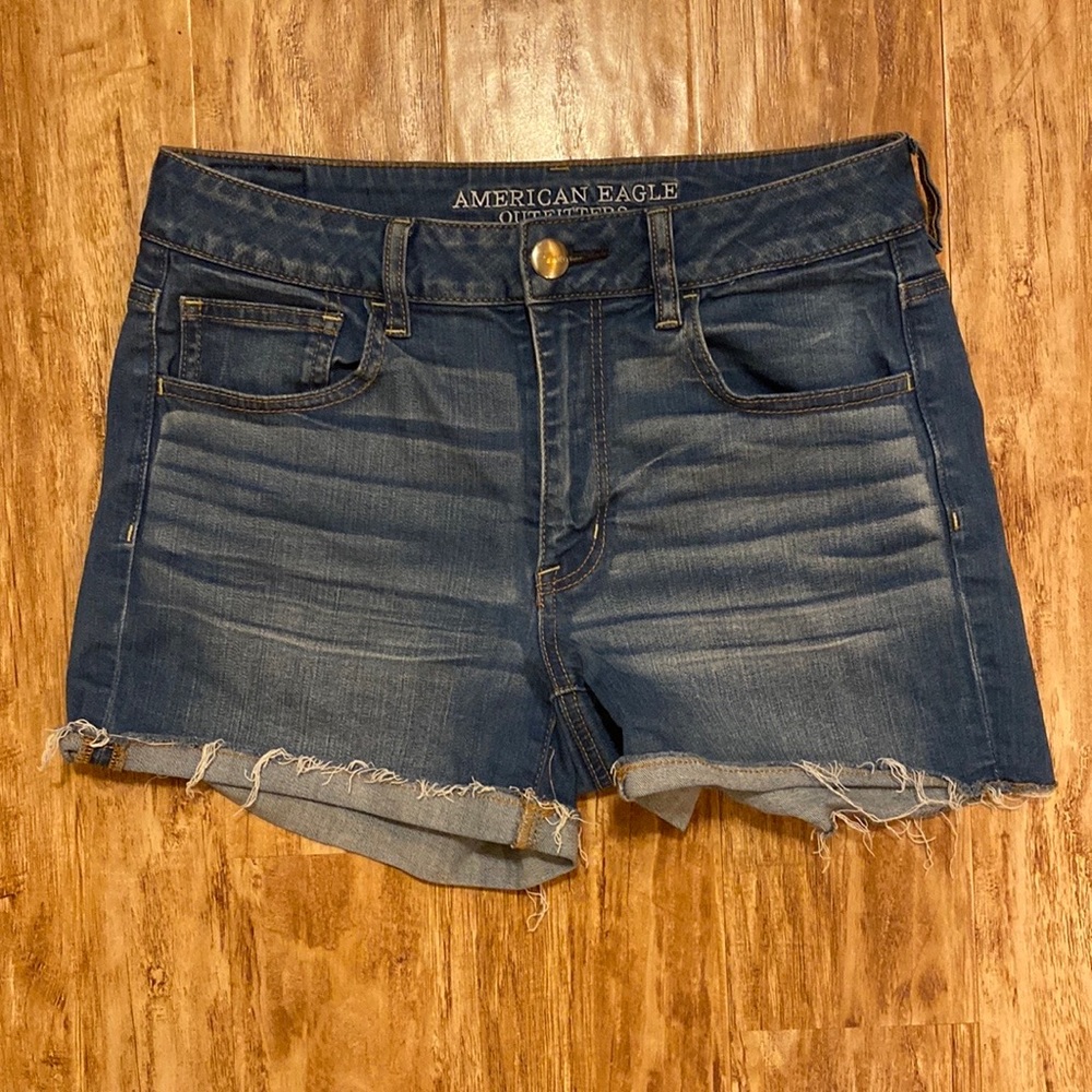 American Eagle‎ Hi-Rise shortie Distressed Shorts women’s size 8